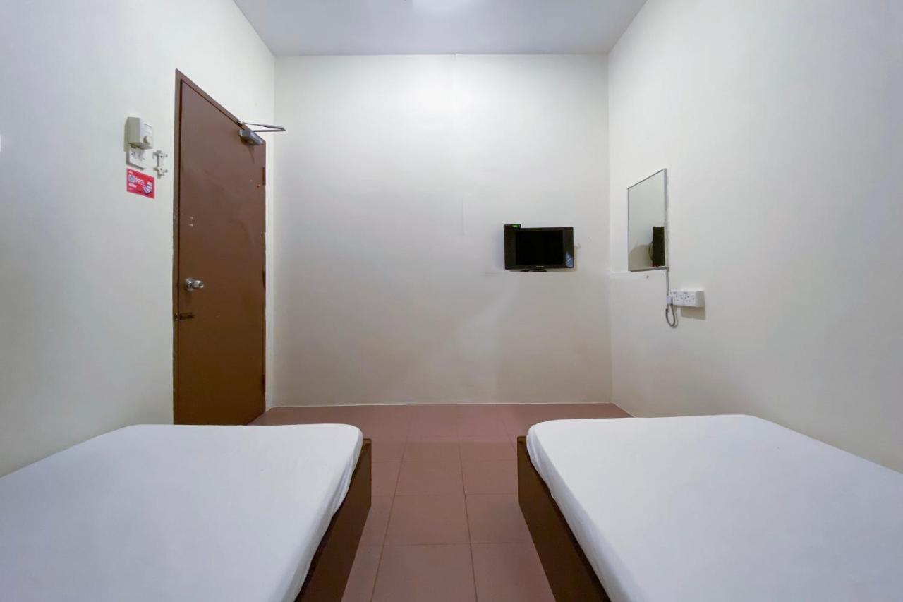 Spot On 89907 Motel Impian Сері-Манджунґ Екстер'єр фото