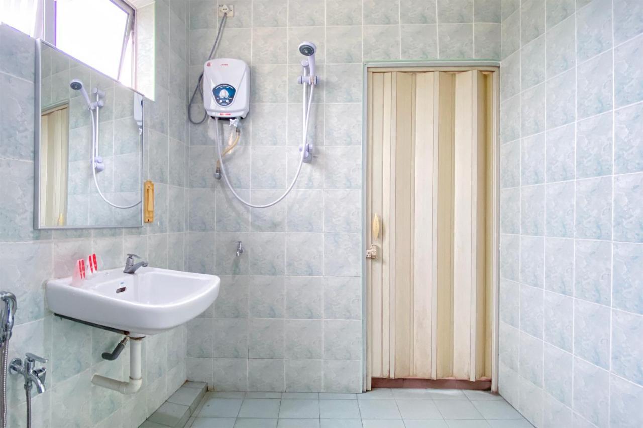 Spot On 89907 Motel Impian Сері-Манджунґ Екстер'єр фото