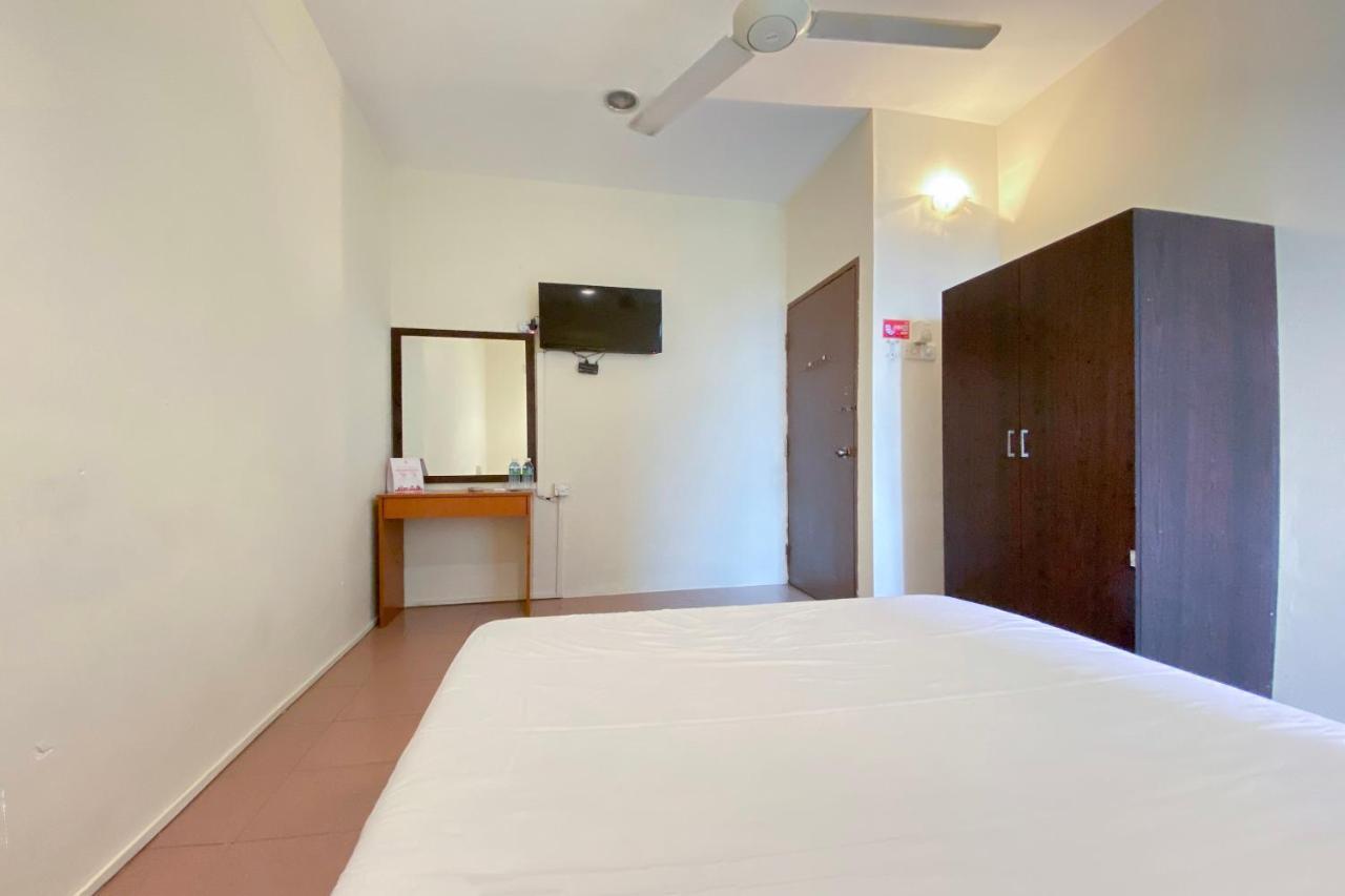 Spot On 89907 Motel Impian Сері-Манджунґ Екстер'єр фото
