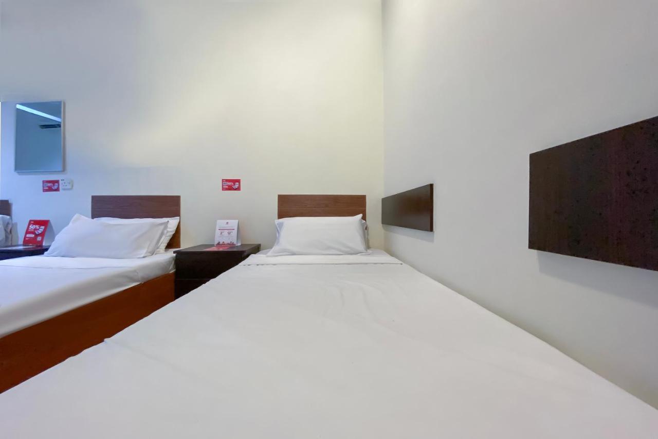 Spot On 89907 Motel Impian Сері-Манджунґ Екстер'єр фото