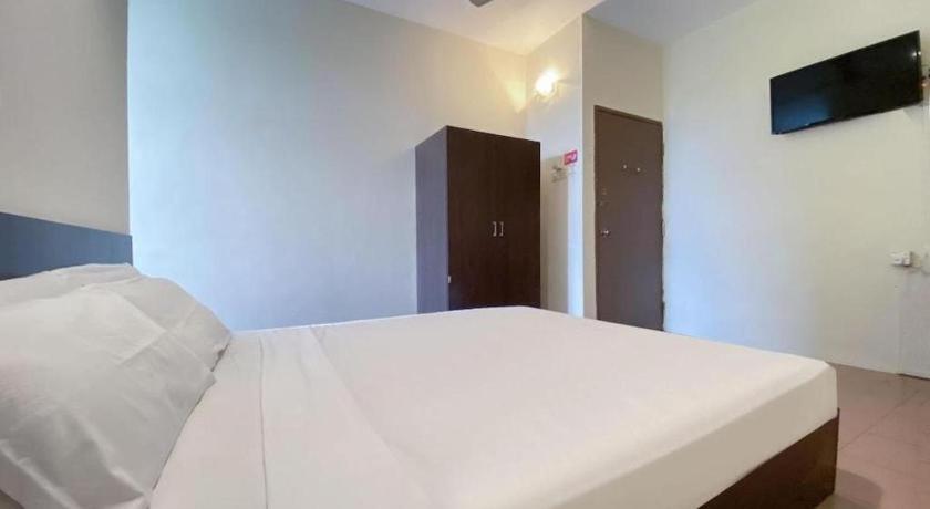 Spot On 89907 Motel Impian Сері-Манджунґ Екстер'єр фото