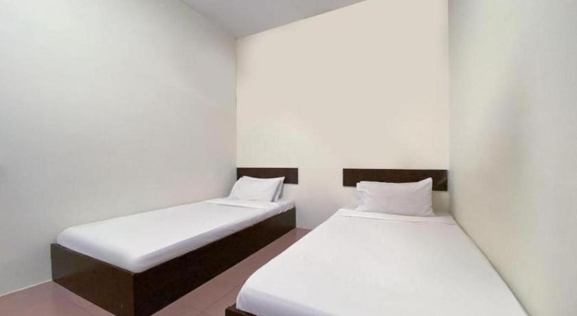 Spot On 89907 Motel Impian Сері-Манджунґ Екстер'єр фото